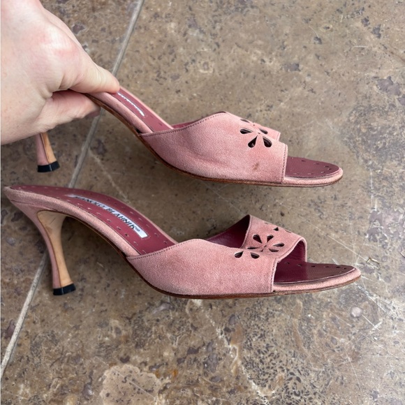 Manolo Blahnik Floral Cutout Pink Heels - Picture 3 of 8